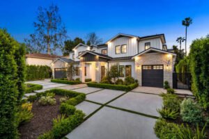 7 Bedrooms Modern Residential
