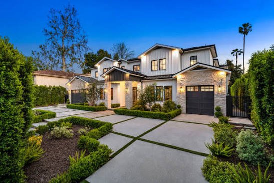 7 Bedrooms Modern Residential